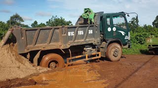 xe ôtô tải chở cát bị mắc lầy xe máy cày kéo cũng bỏ tay by jơrai tây nguyên vlogs 20,879 views 10 months ago 16 minutes
