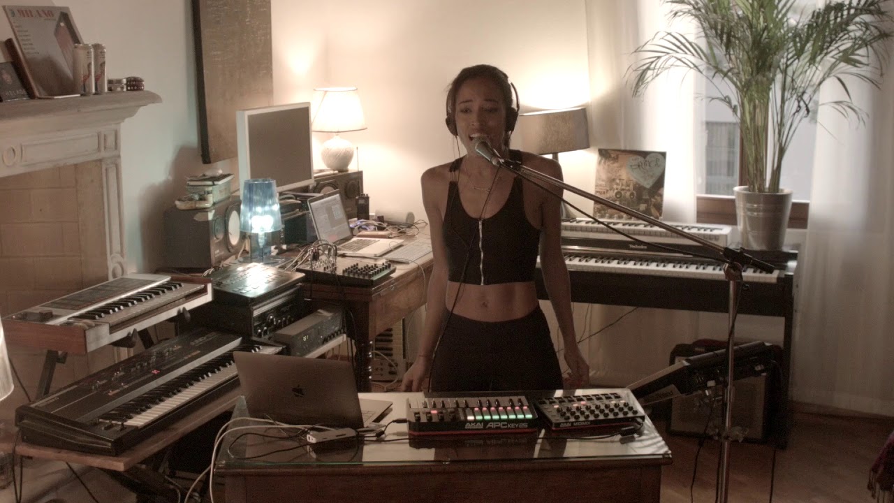 V H E L A D E  -  PEARLS   -   SADE  -  LIVE