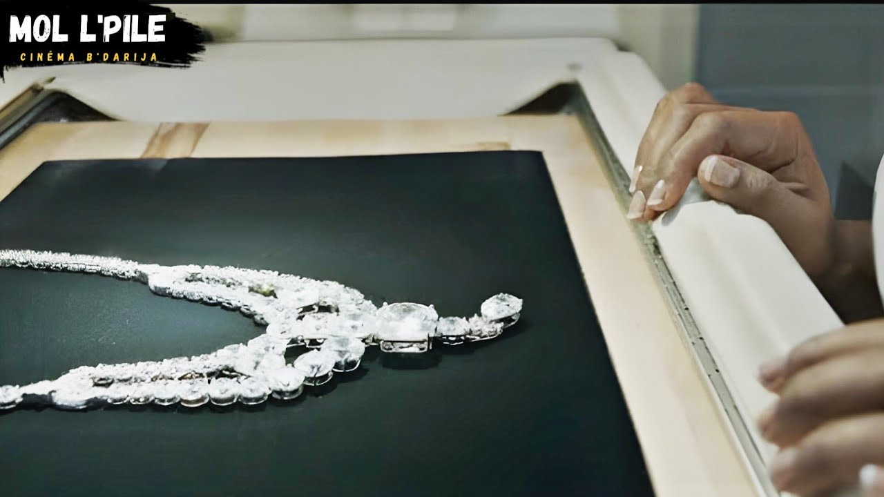 فتاة تخطط بذكاء مع صديقاتها من أجل سرقة عقد ألماس😰 تساوي قيمته 100 مليون دولار🤑||ملخص🎦 𝐎𝐜𝐞𝐚𝐧'𝐬 𝐄𝐢𝐠𝐡𝐭