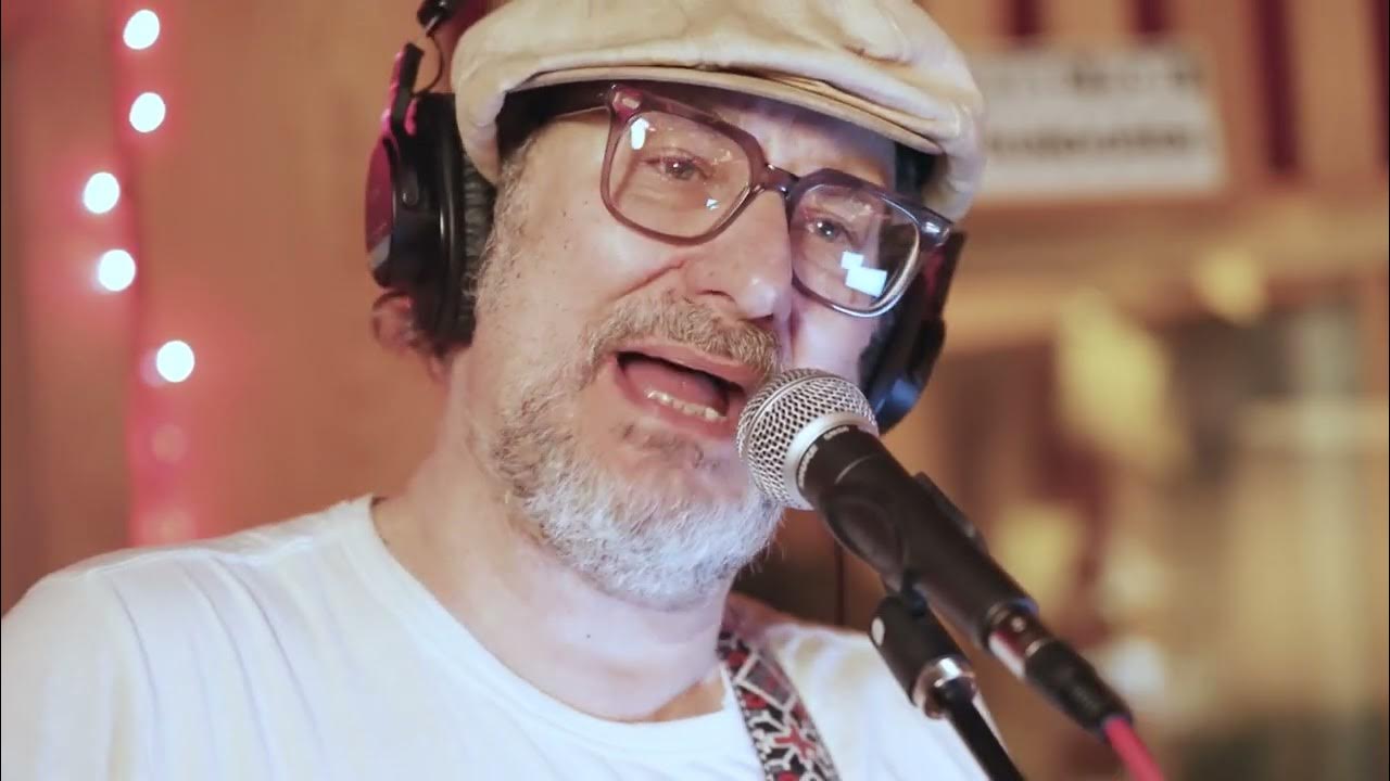 The Honeydogs - Attic Brain (Live Performance) The Honeydogs - Attic Brain (Live Performance)