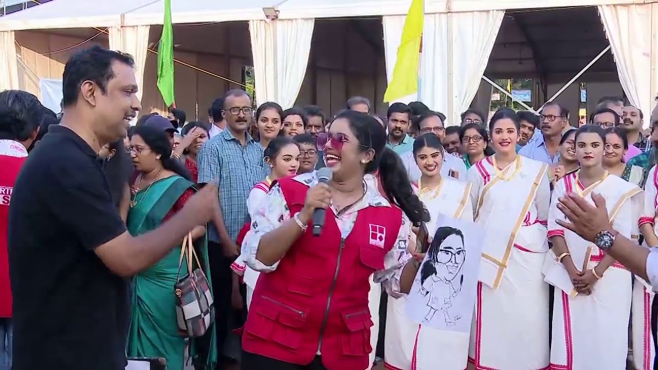 മഹാലക്ഷ്മിയുടെ മോഹിനിയാട്ടം ആസ്വദിച്ച് സുജയ പാർവതിയെ വരച്ച് ബഷീറിക്ക  | School Kalolsavam 2025