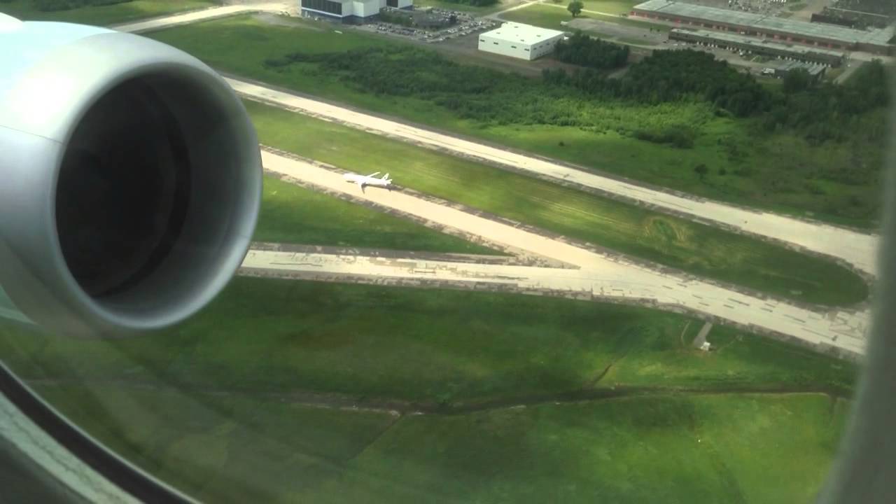 Air Canada 787 touch & go YMX