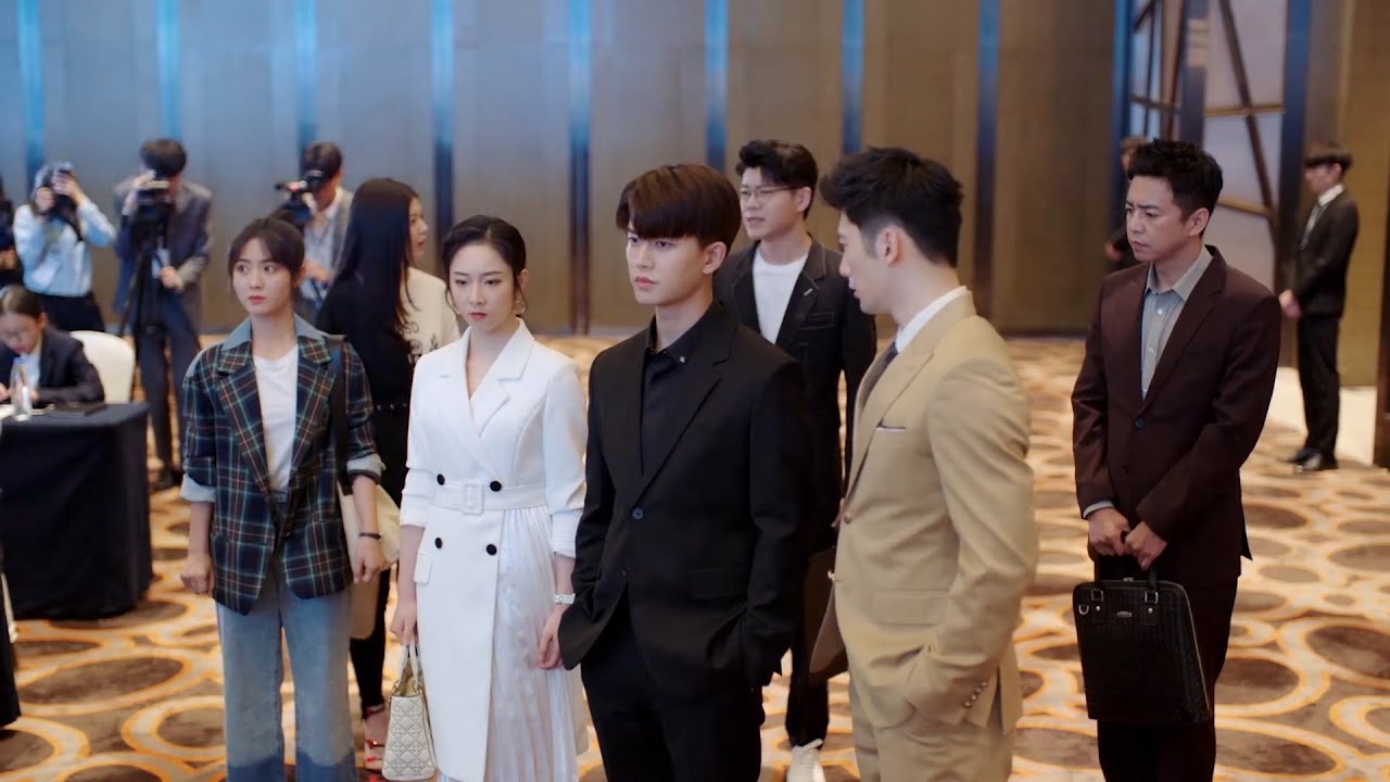 💟心机女偷设计，殊不知偷走的是霸总故意放置的错误设计！｜乌鸦小姐与蜥蜴先生 Miss Crow with Mr. Lizard