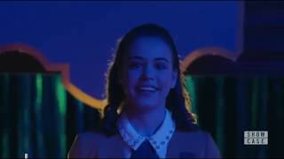 Legacies 1X11 Josie And Lizzie. Penelope Laughing