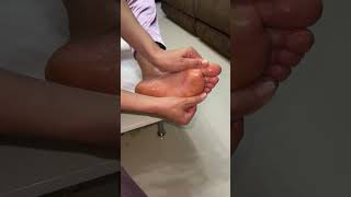 Solo Coloca Aceite De Coco En Los Pies