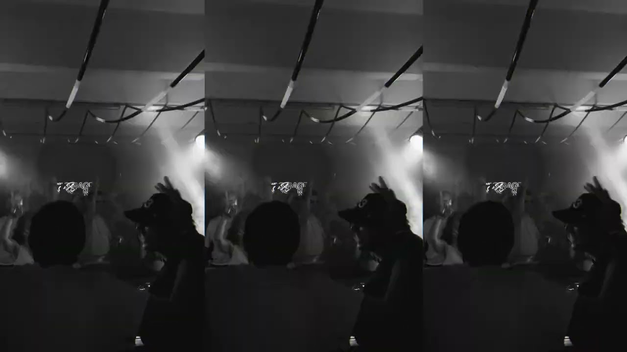 Crunkz, Maxomar - Falling (Official Visualizer) auf YouTube ansehen Crunkz, Maxomar - Falling (Official Visualizer) auf YouTube ansehen