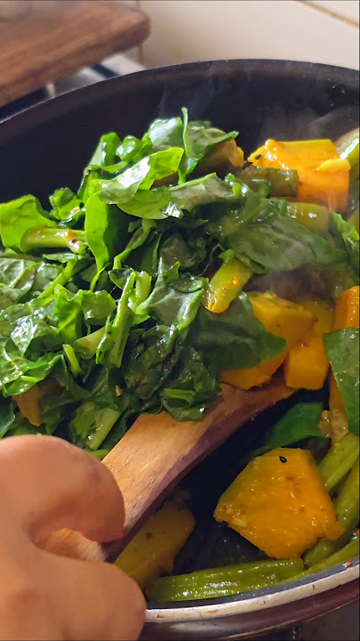 Pui shak recipe - Chingri maach diye ☘️🍤 #puishakrecipe #puishak #chingri #shorts #youtubeshorts