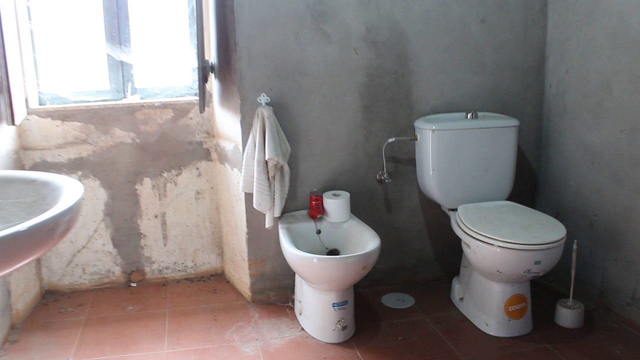 ¡Estupenda oportunidad de comprar esta casita de piedra con terreno a 10 minutos de Carballo!