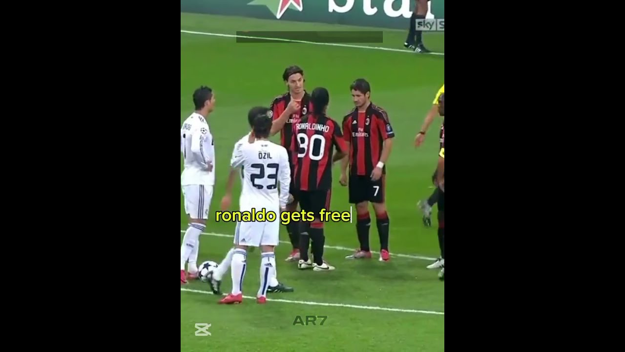 35 Times Football Players Faced Dangerous Animals Caught On Camara Shorts