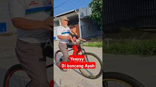 Yeayy Dibonceng Ayah Minta Jajan