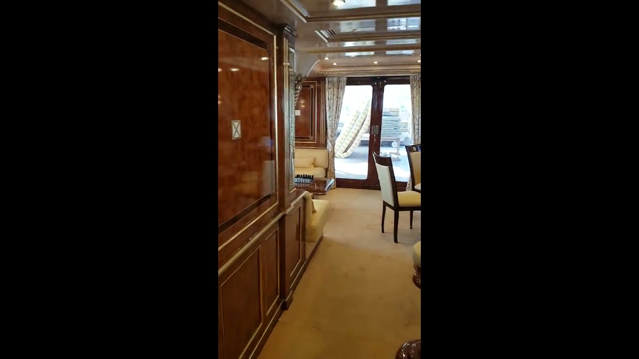 BENETTI 46 METER SKY LOUNGE UPPER DECK SALOON