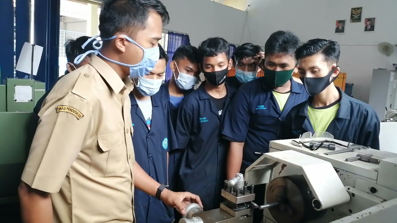 Praktek SMK Teknik Pemesinan Persiapan Uji Kompetensi Keahlian