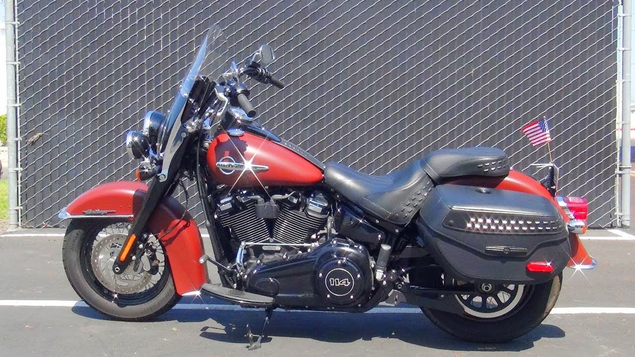 SEE WHY HARLEY'S HERITAGE CLASSIC IS THEIR BEST ROAD TRIP BIKE YouTube