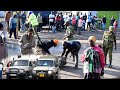WANANCHI WAFUNGA BARABARA ARUSHA KISA WATU WAWILI KUGONGWA POLISI WAINGILIA NA KUTOA MAWE YOTE WANANCHI WAFUNGA BARABARA ARUSHA KISA WATU WAWILI KUGONGWA POLISI WAINGILIA NA KUTOA MAWE YOTE