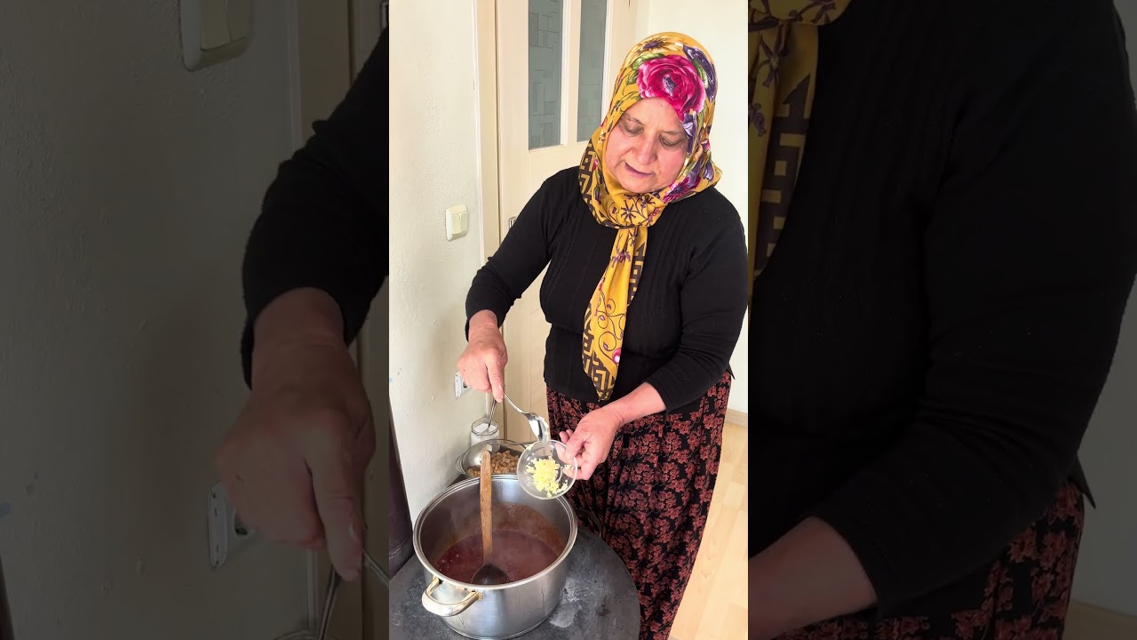 Hamur çorbası yapıyorum. Yüksük çorbası mantı çorbası kulak çorbası gibi adları var. #keşfet #mantı Hamur çorbası yapıyorum. Yüksük çorbası mantı çorbası kulak çorbası gibi adları var. #keşfet #mantı