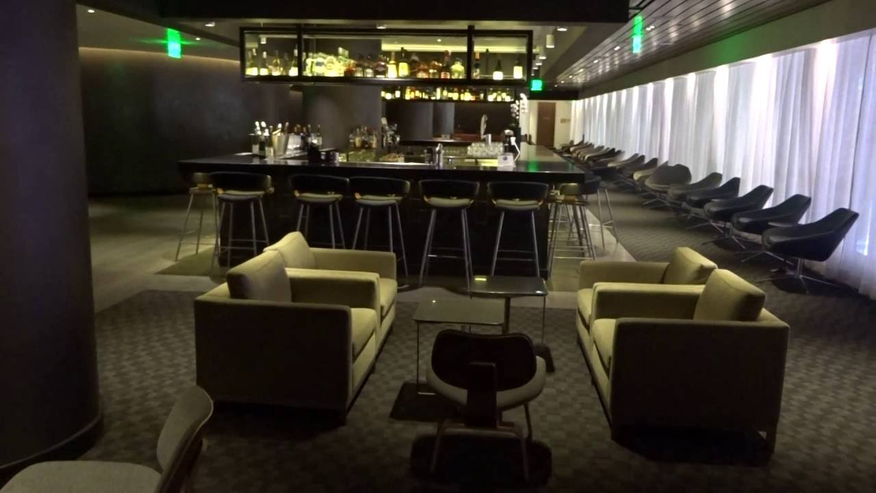 LAX: Los Angeles Qantas oneworld Business Class lounge