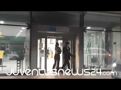 Dybala atterrato a Caselle: rientro a Torino dopo le visite a Barcellona - VIDEO 3 Dybala atterrato a Caselle: rientro a Torino dopo le visite a Barcellona