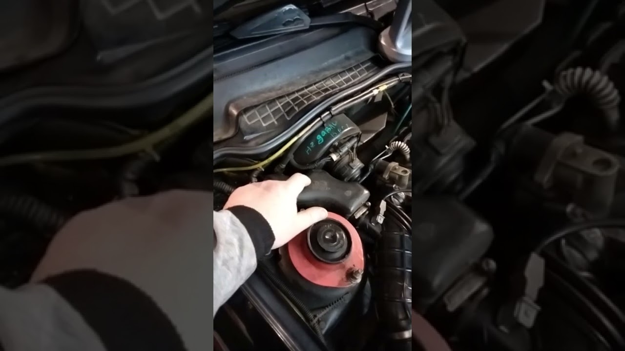 Для чего нужен дополнительный резонатор системы питания двигателя?