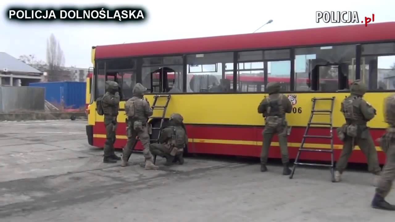 Polska Policja - Ćwiczenia policyjnych i wojskowych jednostek antyterrorystycznych