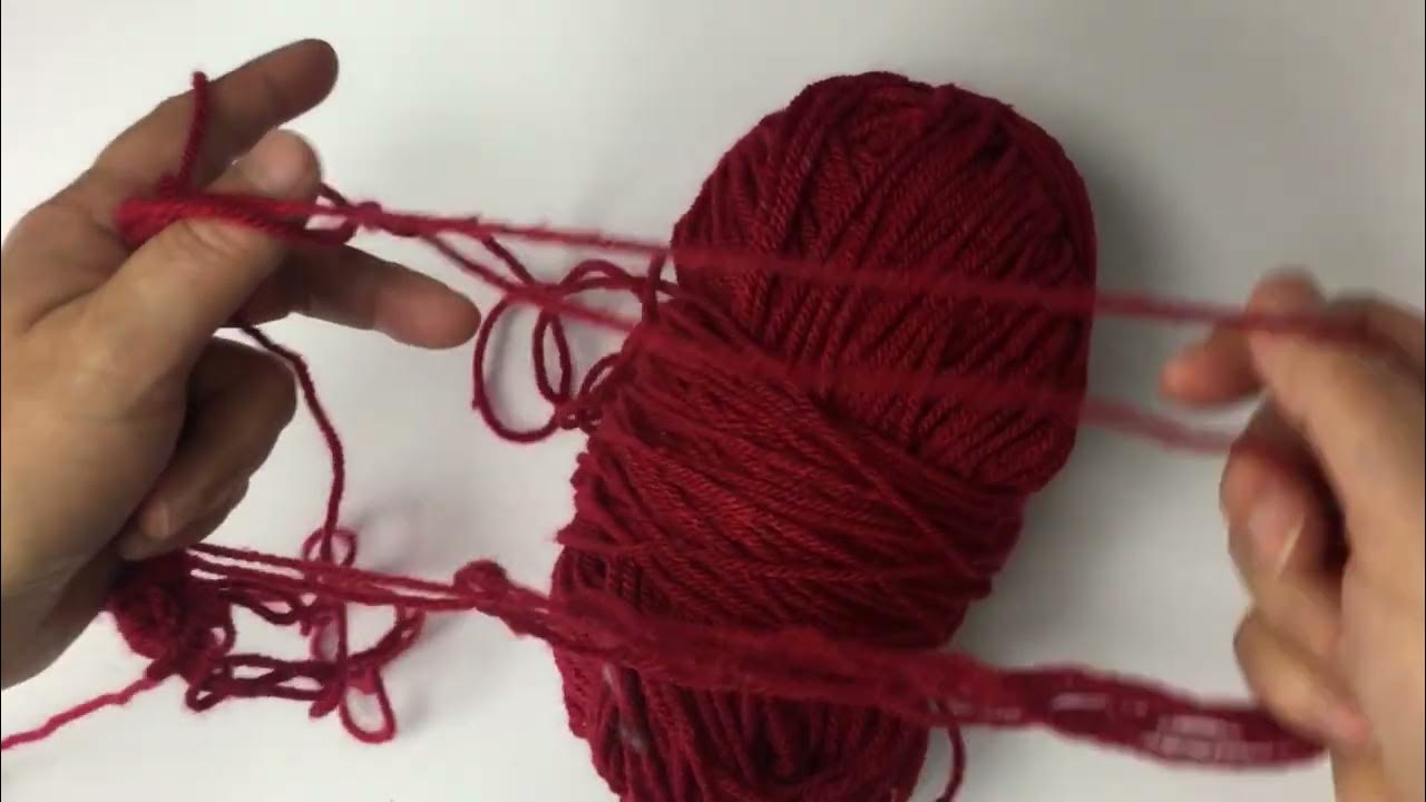 🧶 Avoid yarn tangles with this amazing wool jeanie. A must-have