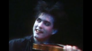 Siouxsie &amp; the Banshees + Robert Smith &#39;Slowdive&#39; badly mimed 1982