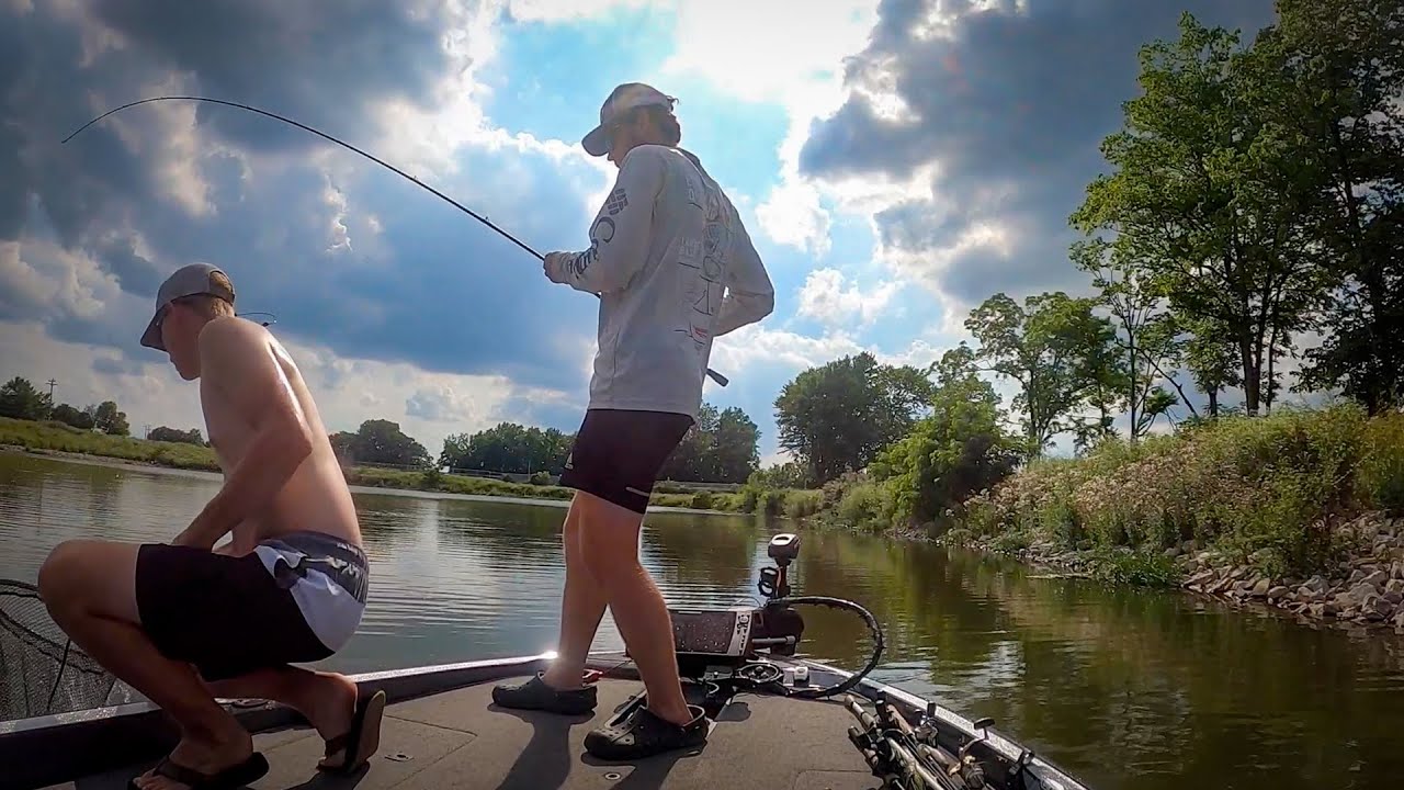 Fishing Shallow Water Cover for BIG BASS on Geist Reservoir!! - YouTube