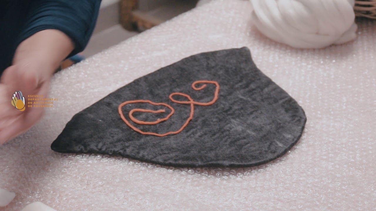 Segundo video tutorial. Fieltro artesanal. Escuela Dtal. de Artesanía