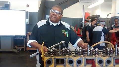 Torquing Head Bolts for Caterpillar