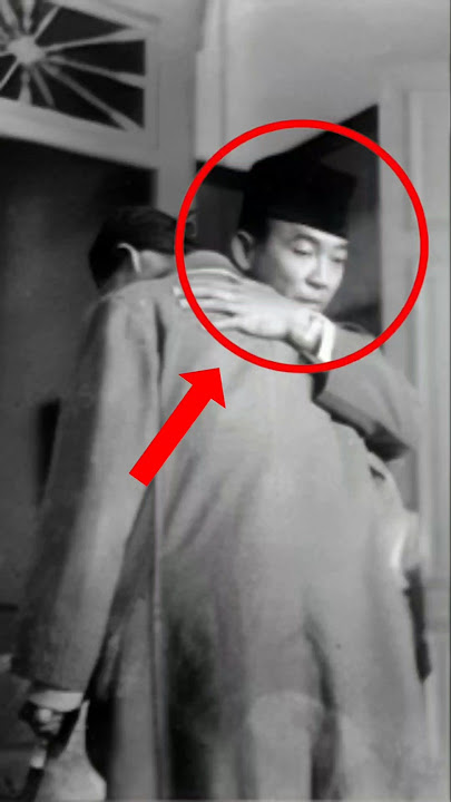 KISAH DI BALIK FOTO PELUKAN SOEKARNO KEPADA JENDERAL SOEDIRMAN, TERNYATA ADA KISAH SEDIH DIDALAMNYA