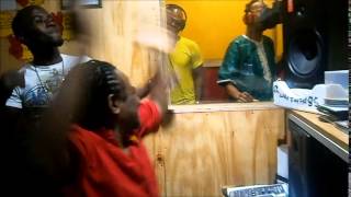 Video thumbnail of "Cutty ranks & Frankie paul voicing  Si u Nuh More -God We praise Dub  for Run Things Intl"