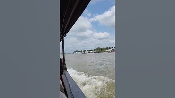 bè cá trên sông qua cồn sơn