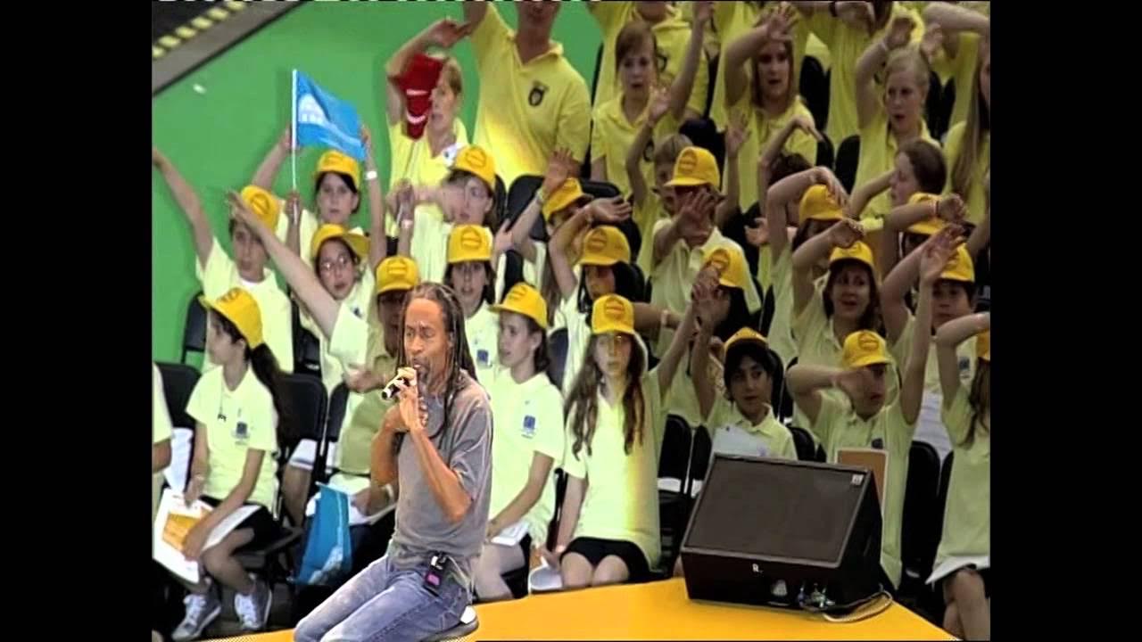 Bobby McFerrin: Circlesong for 60,000 (excerpt) Bobby McFerrin: Circlesong for 60,000 (excerpt)