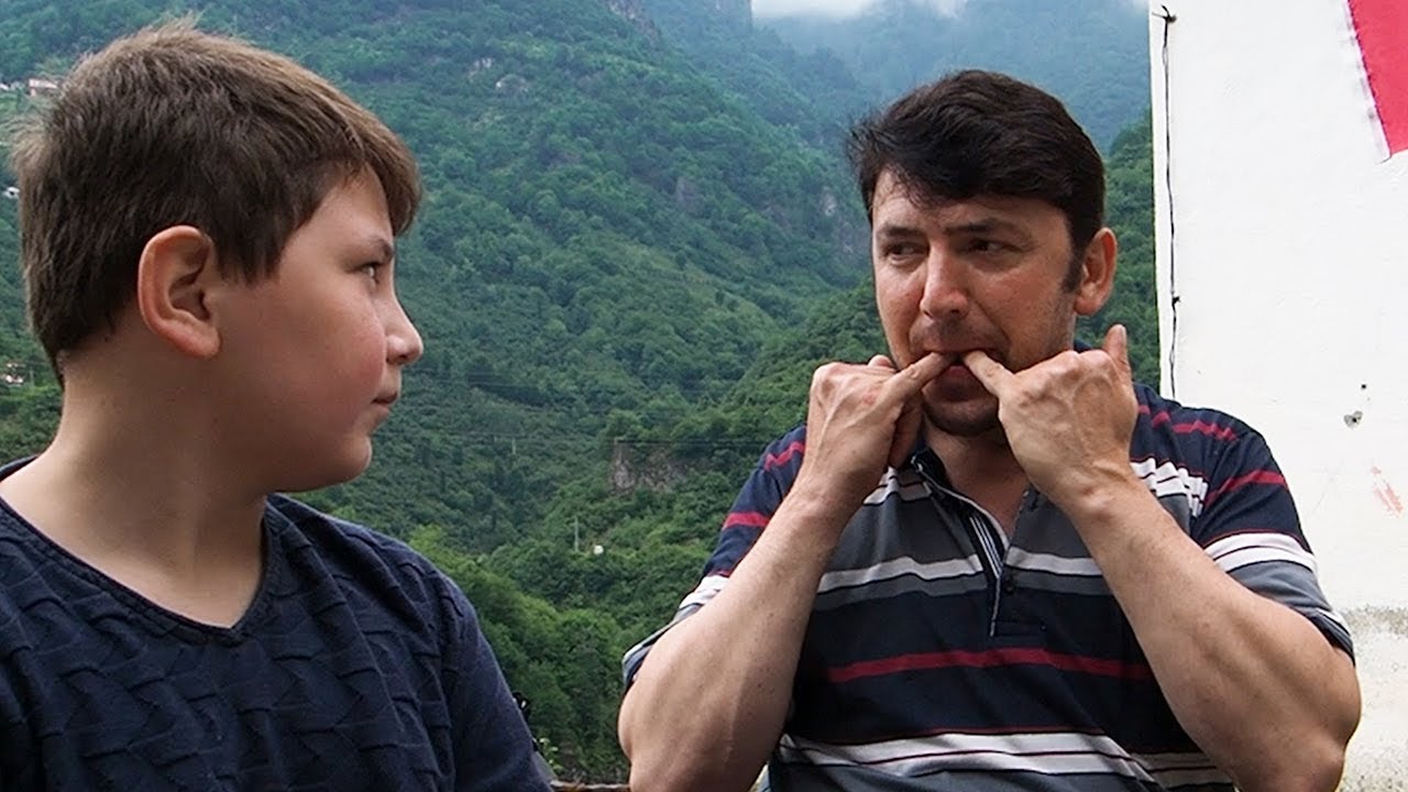 山村に口笛で話す人々 ライバルは携帯 トルコ クシュキョイに伝わる 鳥言葉 Youtube