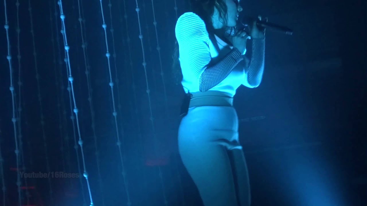 Purity Ring -LIVE- "Lofticries" @Berlin April 13, 2015