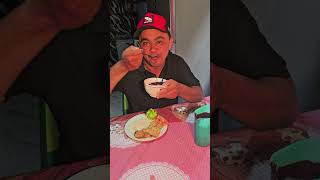 açai com peixe frito, em Belém do Pará, #acaiparaense #comidaparaense, #videoviral #belemdopara
