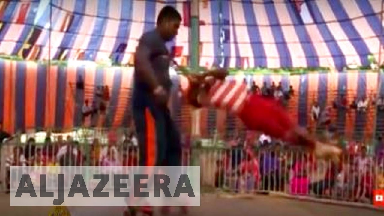 يواجه عرض السيرك في بنغلاديش مستقبلاً غامضاً