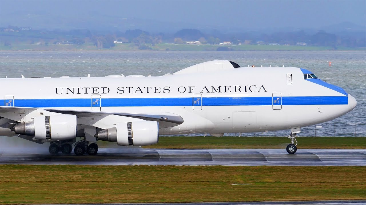 DOOMSDAY PLANE USAF E 4B Windy Landing On Wet Runway Auckland Airport doomsday-plane-usaf-e-4b-windy-landing-on-wet-runway-auckland-airport