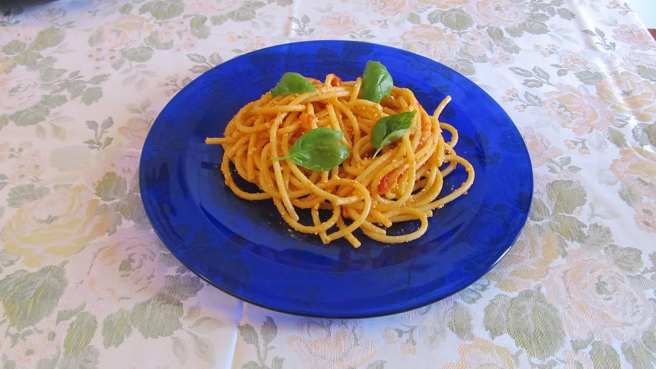 Bucatini Thick Spaghetti With Cherry Tomatoes Cottage Cheese