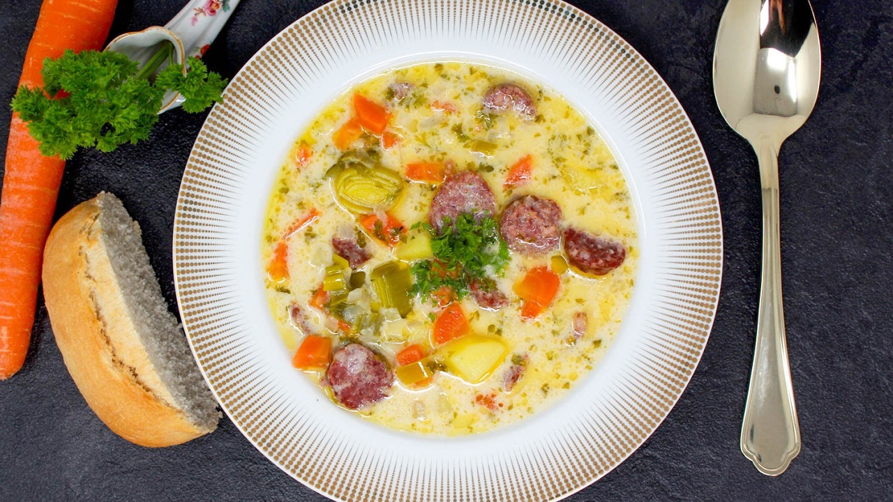 Wärmender KARTOFFEL-KÄSE-EINTOPF mit Knacker – wie früher bei Muttern