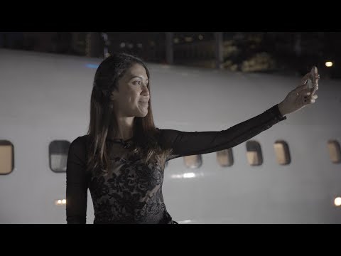 Video: Siapakah Wanita Yang Dihisap Keluar Dari Tingkap Kapal Terbang