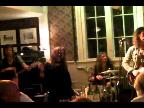 Download video trixiia all over you (live) ronneby café & matsal ...
