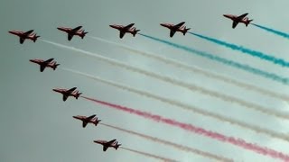 Red Arrows Flypast Diamond Jubilee - Lancaster, Dakota, King Air, Spitfire, Hurricane - London 2012 by Leondonet 12,907 views 11 years ago 39 seconds