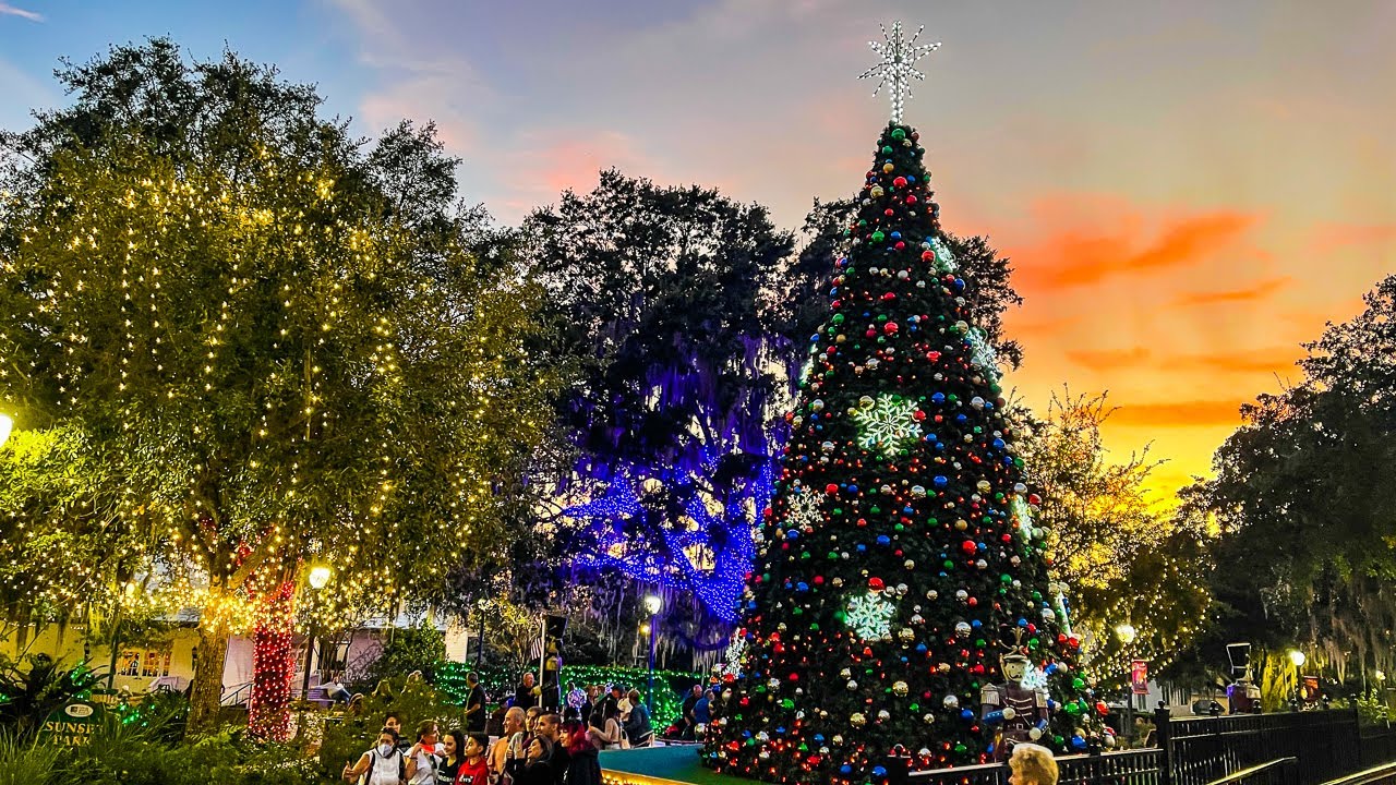 Mount Dora has an Amazing Christmas Display You'll Want to See! YouTube