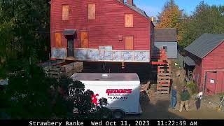 Hydraulic lifting a house at Strawbery Banke, NH Oct, 11, 2023