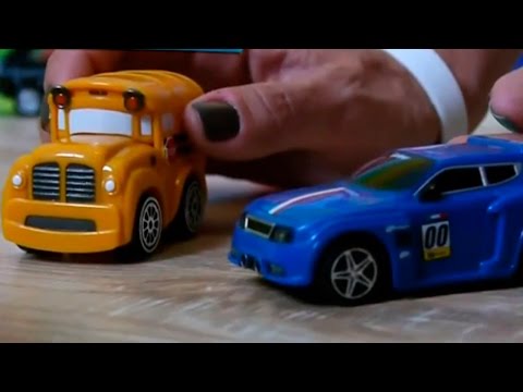 Мультфильмы про машинки - гоночная машинка на заправке