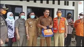 Download lagu KANG KUWU MENERIMA BANTUAN DARI IBU BUPATI UNTUK WARGANYA YANG KENA  ANGIN PUTING BELIUNG