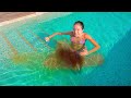 LA COSA PIÃ™ IMBARAZZANTE MAI SUCCESSA IN PISCINA...