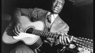 Video thumbnail of "Leadbelly - The Midnight Special"