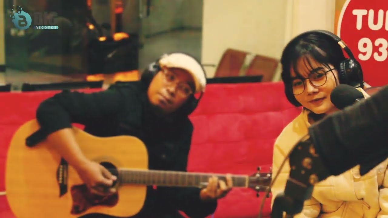 Annasta - Ada Yang Salah (Live at Paramuda Radio)