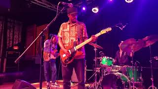 Black Joe Lewis and the Honeybears 